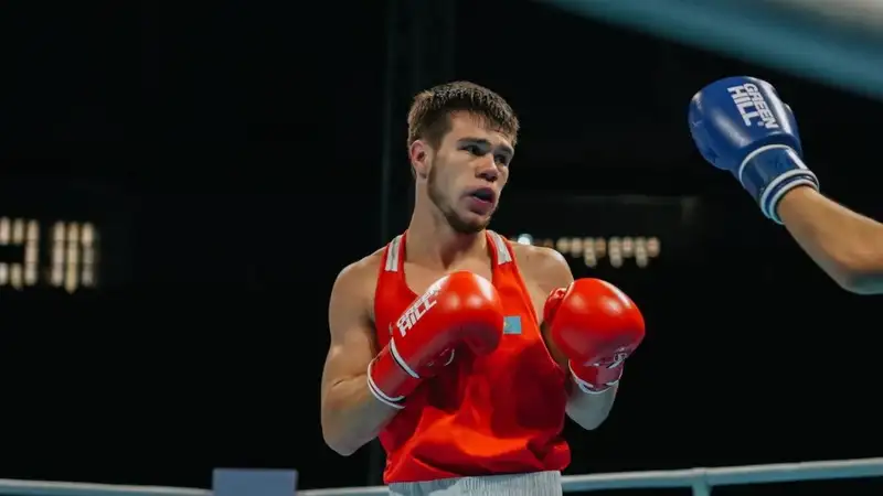 На "малом чемпионате мира" по боксу прошёл бой казахстанца с азербайджанцем