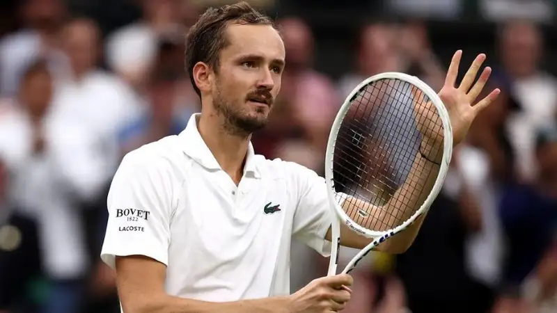 Чемпион Almaty Open-2025 отдал сопернику три гейма в четвертьфинале топ-турнира в Дубае