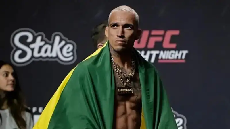 В тот момент я был напуган: Оливейра вспомнил первый бой с Холлоуэем перед их реваншем