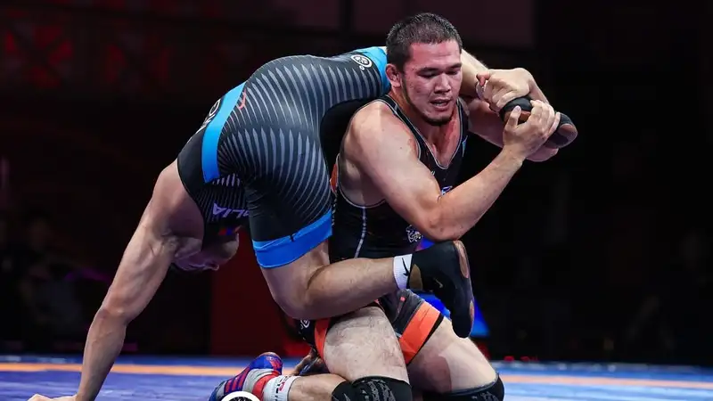 Борец из Казахстана сенсационно победил призёра ЧЕ и вышел на Абдулрашида Садулаева