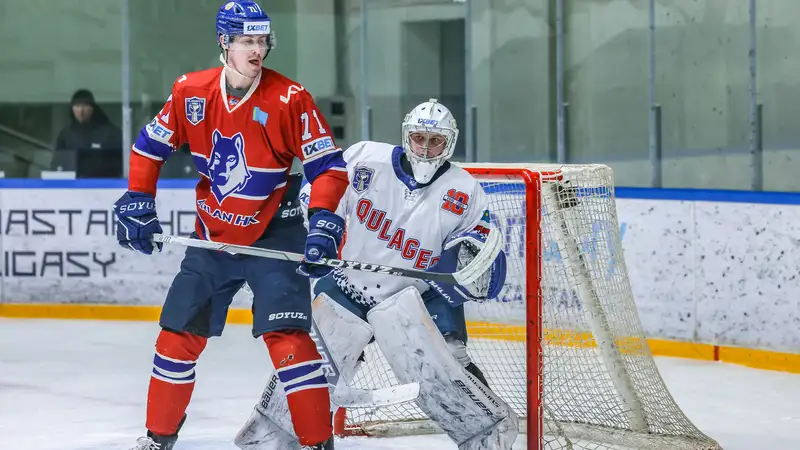 "Очень-очень просится ремонт": состояние раздевалки в Кокшетау потрясло хоккеистов (видео)