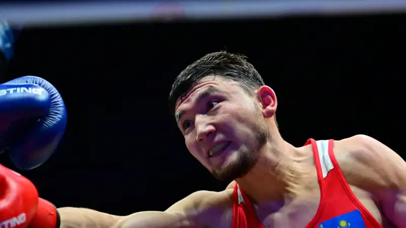 Разгромом завершился бой казахстанца на топовом турнире по боксу