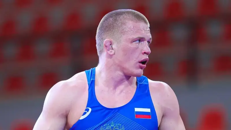 Призёр чемпионата мира из России в сложной схватке одолел казахстанца на топ-турнире