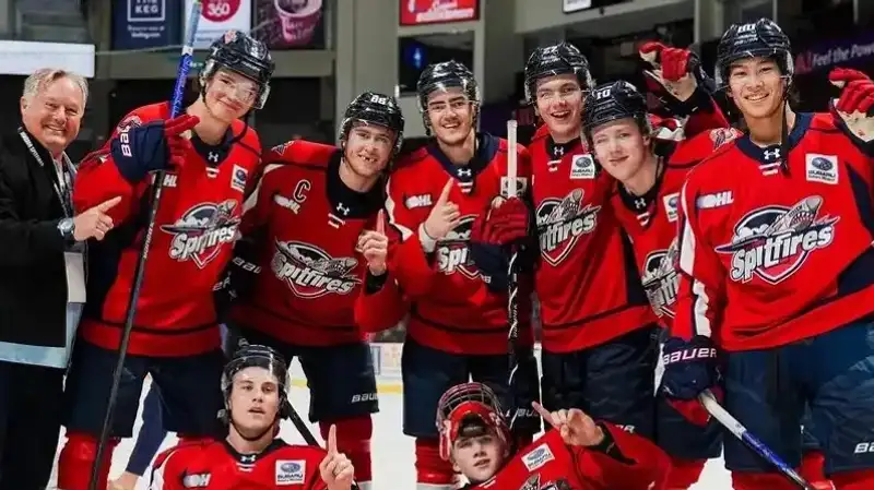 Команда казахстанского хоккеиста прервала серию из двух поражений в заокеанской лиге