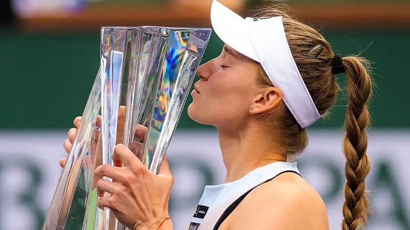 Елена Рыбакина поделилась фотографией с подготовки к элитному турниру в Индиан-Уэллсе