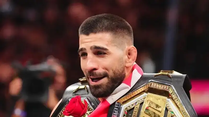 Топурия – о потенциальном бое с Махачевым: Смог бы завоевать третий пояс