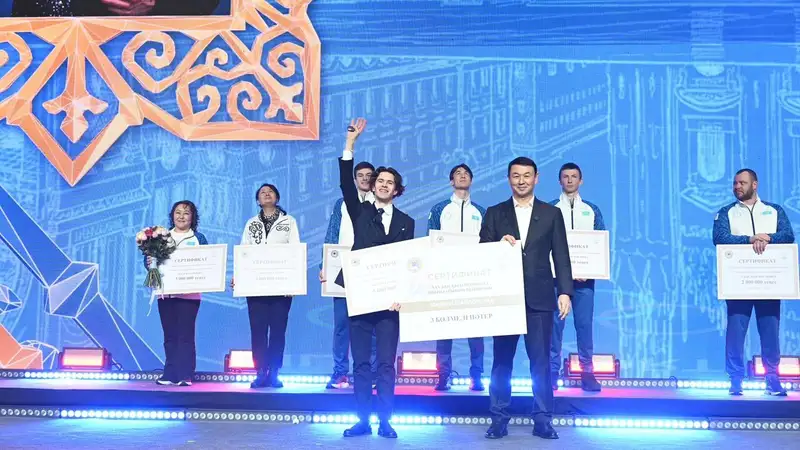 Акимат Алматы наградил Михаила Шайдорова, тренеров и участников Олимпийских игр из Алматы