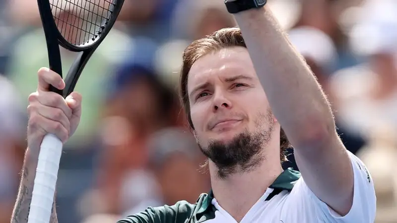 "Спасибо всем за заботу": вылетевший из Дубая Александр Бублик обратился к болельщикам