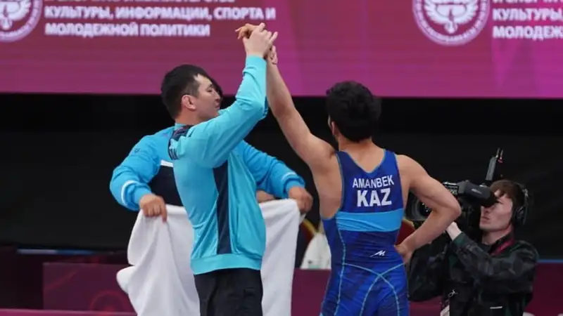 Иранский борец победил второго подряд казахстанца на крупном турнире