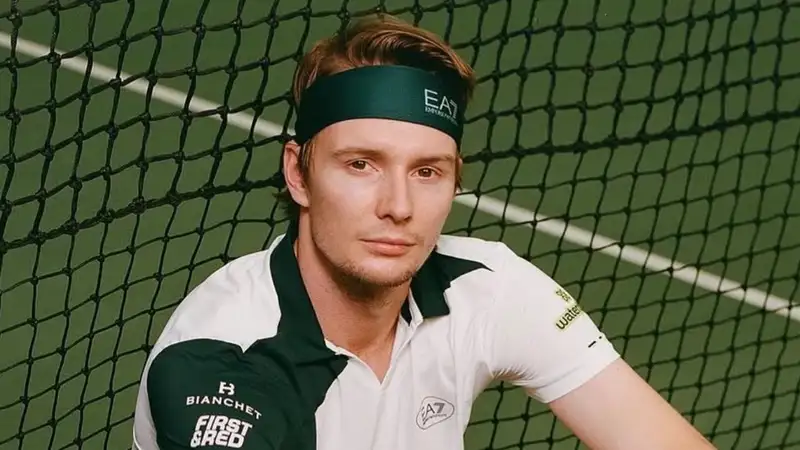 "Долетели, всё ок": Александр Бублик прилетел в Лос-Анджелес из Дубая