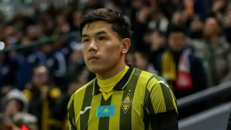 ФК "Кайрат" продлил контракт с перспективным полузащитником