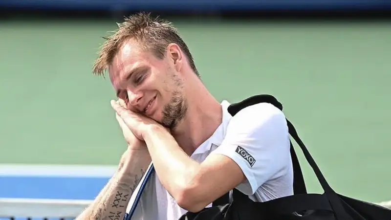 Александр Бублик уступил на выставочном турнире в США