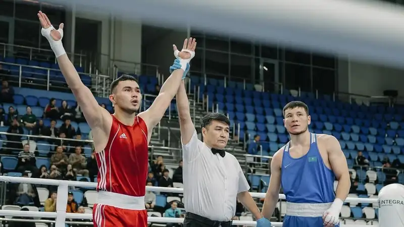 Избиением завершился бой казахстанского боксёра на чемпионате мира