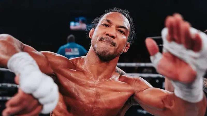 Бывший чемпион UFC возобновил карьеру в 42 года