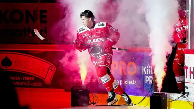 Казахстанский хоккеист отметился голевой передачей в матче чемпионата Финляндии