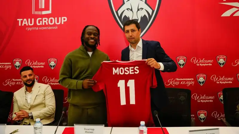 Мозес не может оформить визу