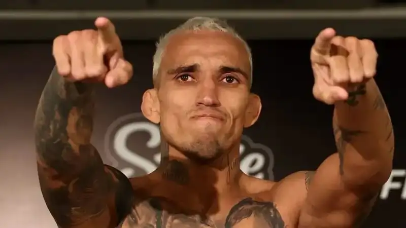 Чарльз Оливейра 