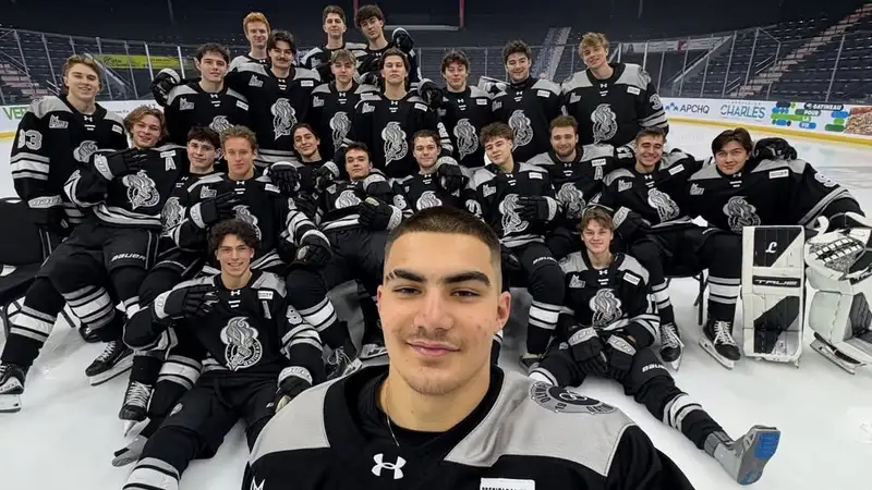 Канадский клуб оставил вратаря из Казахстана в запасе и пропустил семь шайб