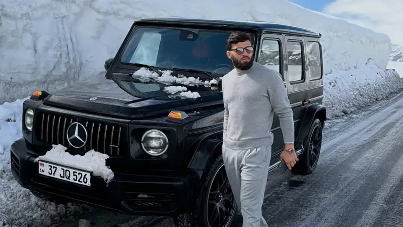 Устроивший драку с Царукяном скандальный боец объединился с нокаутёром против Чимаева