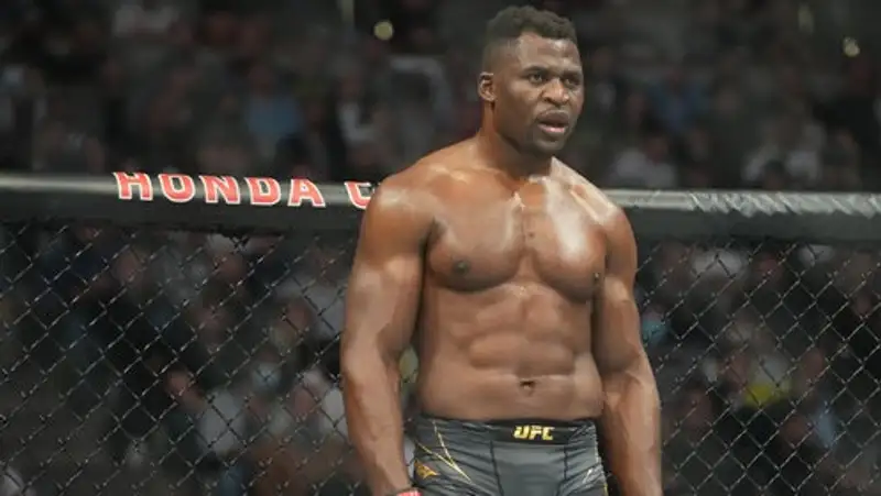 Фрэнсис Нганну покинул PFL, проведя один поединок в промоушене за четыре года