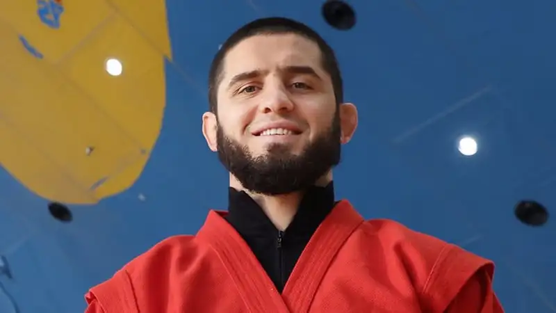Скандальный менеджер подчеркнул величие Ислама Махачева