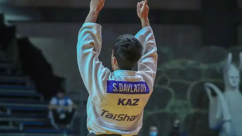 "Казахстанское дерби" решило судьбу "бронзы" элитного турнира по дзюдо