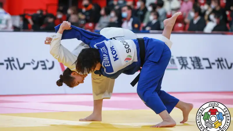 Дзюдоиста из Болгарии "отобрала" медаль элитного турнира в Австрии у казахстанки