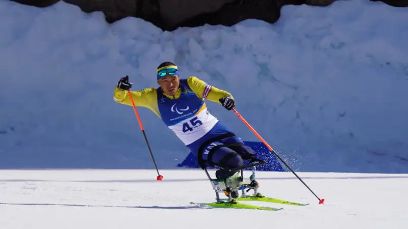 Знаменосец сборной Казахстана выиграл "бронзу" Паралимпиады