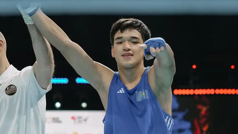 Зрелищный боксёр из Казахстана деклассировал соперника и будет драться за "золото" Futures Cup