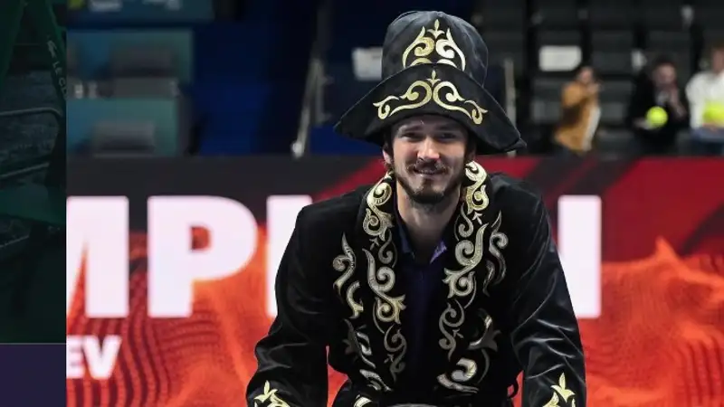 Медведев обыграл Алькараса 