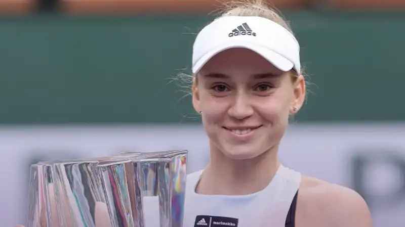 Официально: Елена Рыбакина забралась на самую высокую вершину в карьере