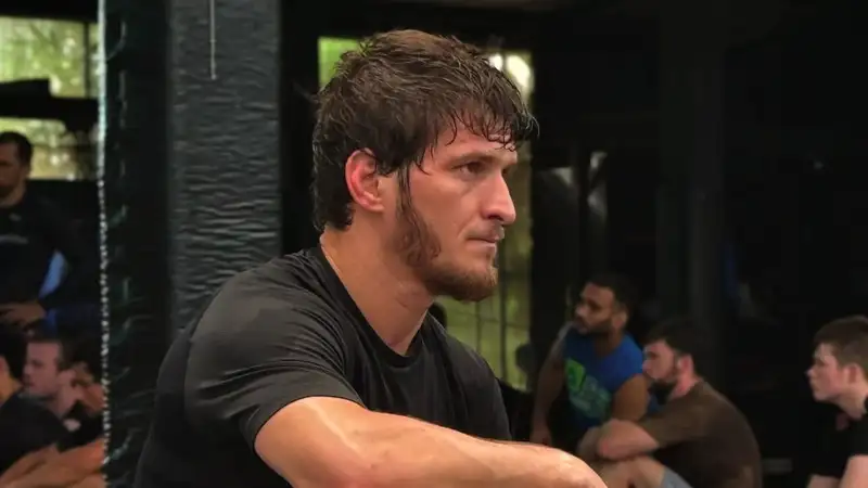 Назвавший казахов "родными" россиянин готов подраться с Арманом Царукяном