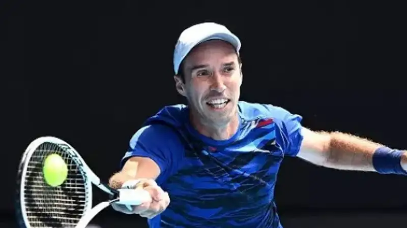 Опытный казахстанский теннисист вышел во второй круг турнира в Испании