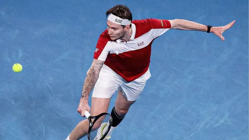 Лучший теннисист Казахстана поведал, за что прощается с тренерами без лишних слов