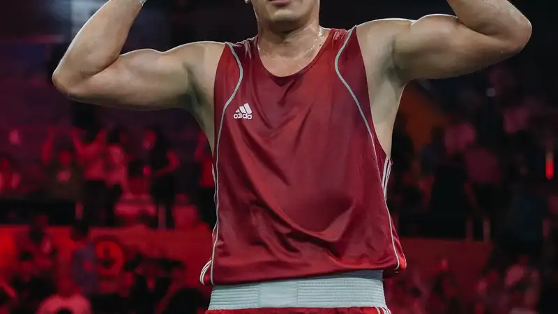 Победы над Дусматовым, Адамесом и глобальный триумф: каким был чемпионат мира по боксу в Казахстане