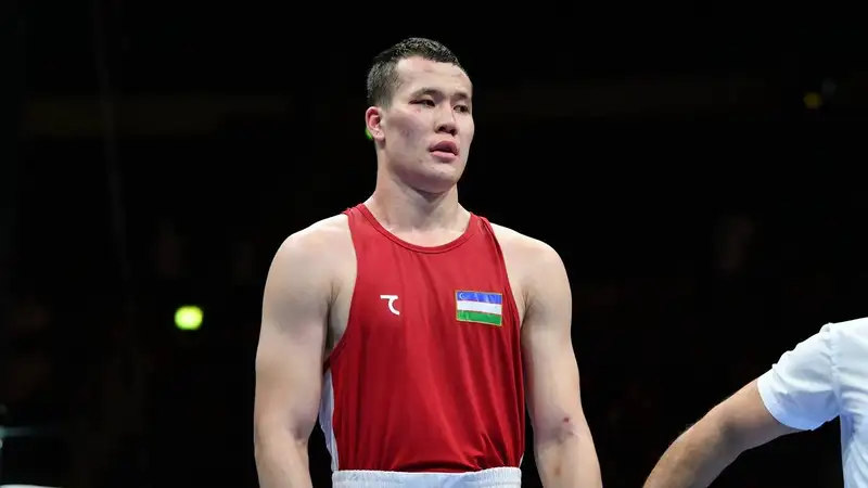 Мощным нокаутом завершился бой узбекского казаха на чемпионате мира по боксу