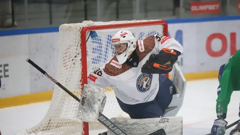 Четыре шайбы решили исход матча вратаря сборной Казахстана в ВХЛ
