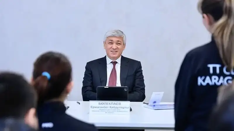 Аким посетил строительный объект стадиона "Шахтёра" в Караганде