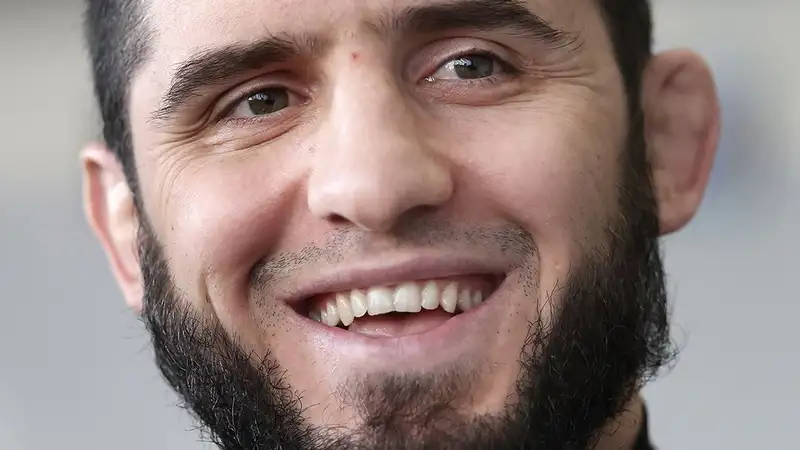 Ислам Махачев