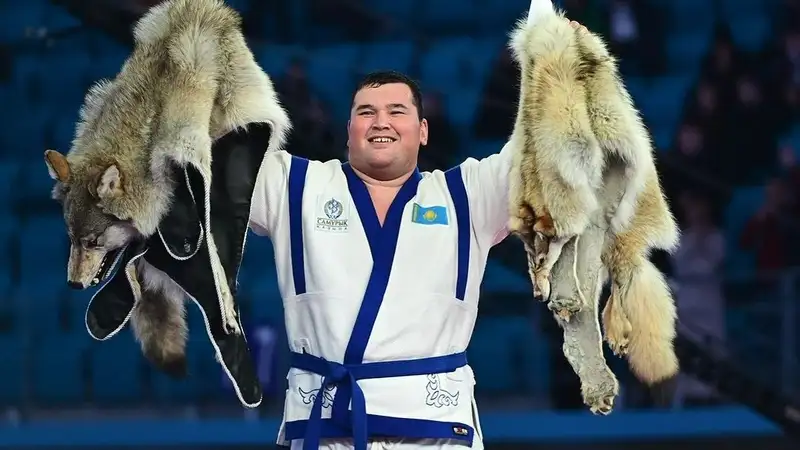 Очень неожиданно завершилась схватка двух чемпионов в 1/16 финала супер-турнира по қазақ күресі в Астане