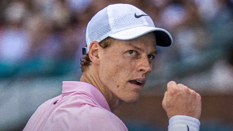 Янник Синнер успешно стартовал на "Мастерсе" в Майами