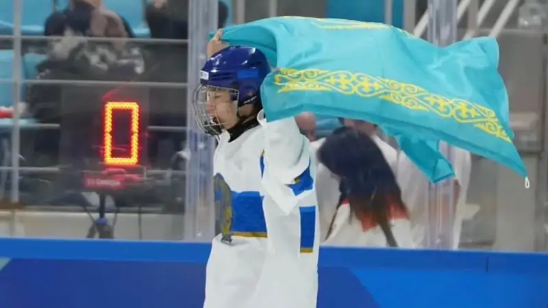 Команда казахстанского хоккеиста победой завершила выступление в "регулярке" канадской лиги