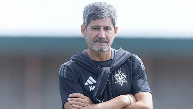 "Актобе" ведёт переговоры с Костовым об увольнении 