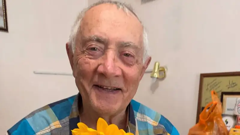 Токаев наградил альпиниста