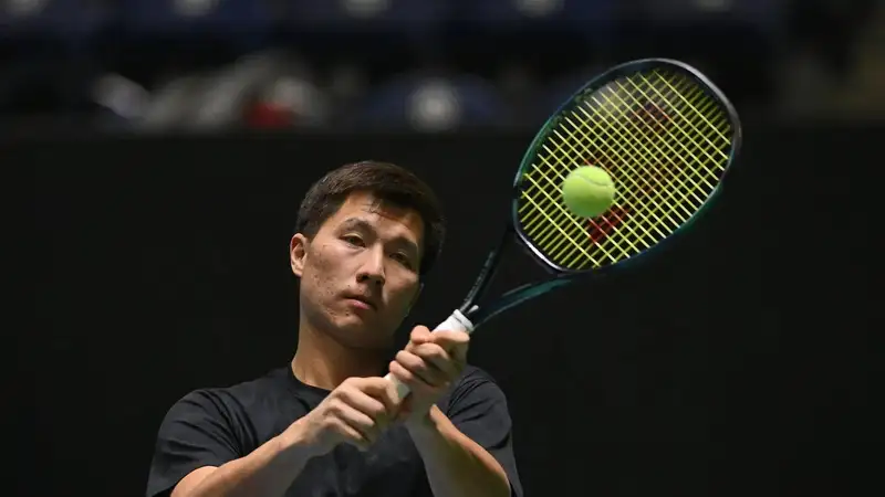 Казахстанский теннисист устроил сражение за четвертьфинал "Челленджера" в Индии