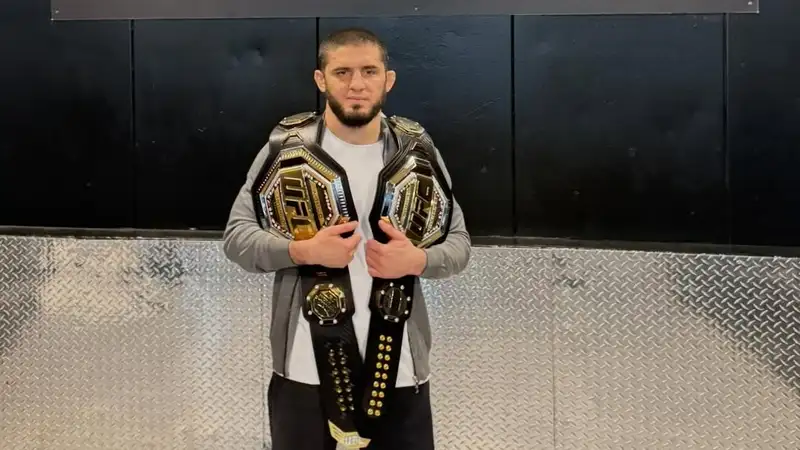 Доминация: Ислам Махачев очень уверенно выиграл второй титул UFC в дивизионе Шавката Рахмонова (видео)