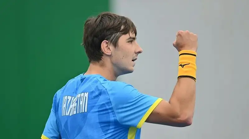 Камбэком обернулся матч теннисиста из Казахстана на топовом турнире в ОАЭ