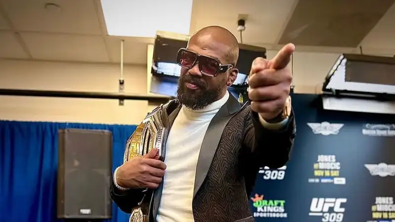 Фрэнсис Нганну упрекнул UFC в неуважении к Джону Джонсу