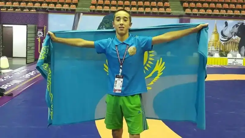 Драмой завершилась схватка казахстанского борца за "бронзу" чемпионата мира