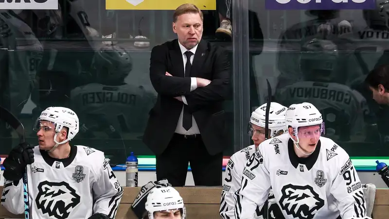 Главный тренер "Трактора" Евгений Корешков